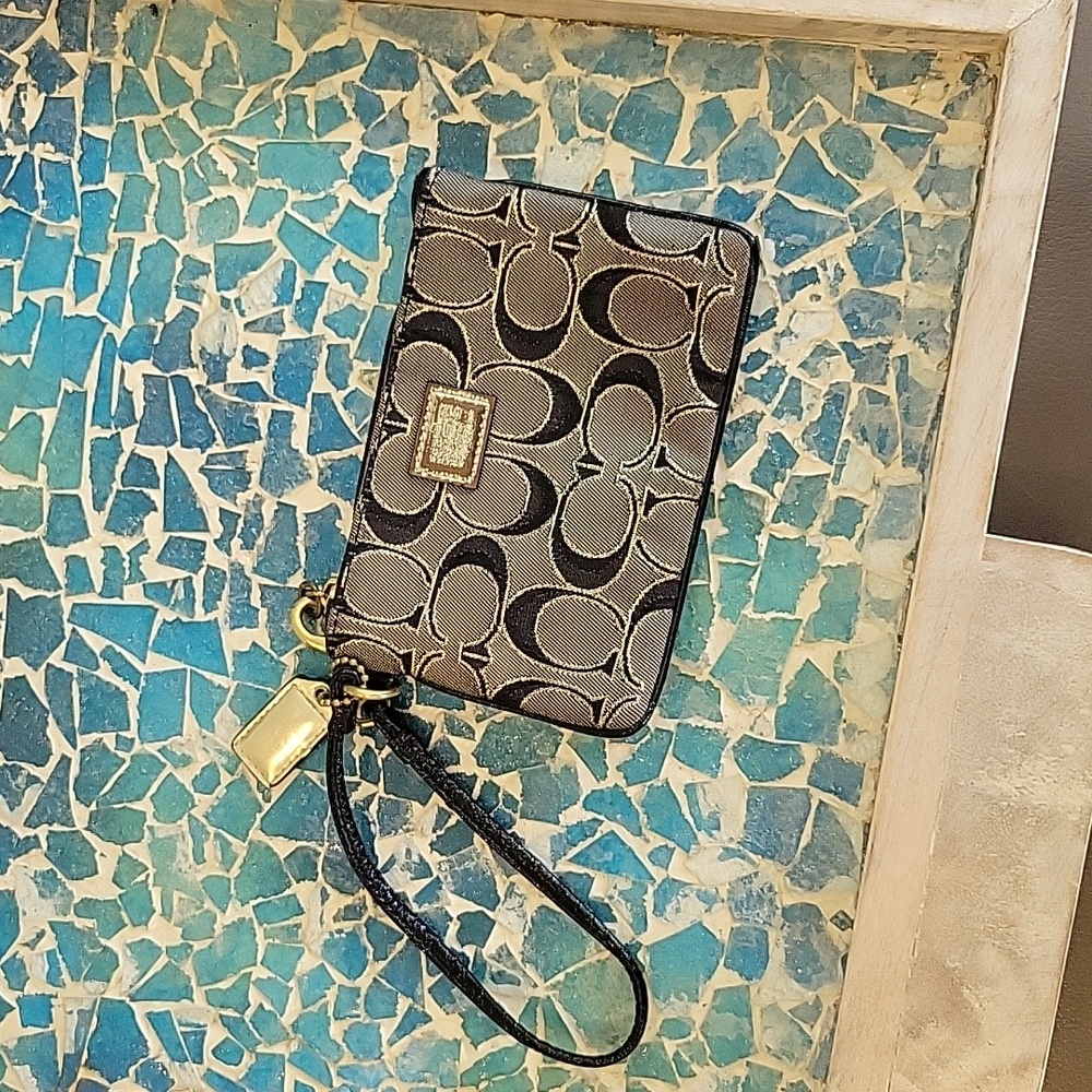 Coach Poppy wristlet